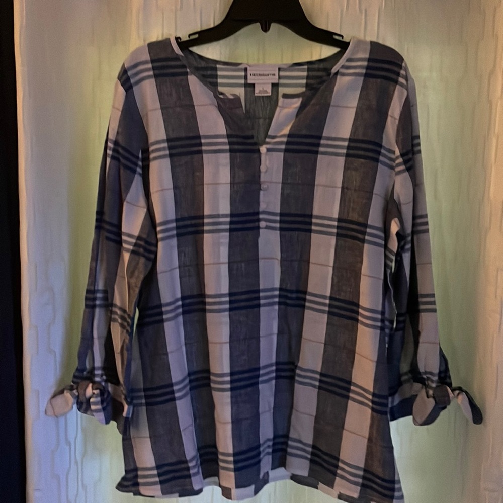 Blue and white pattern shirt.